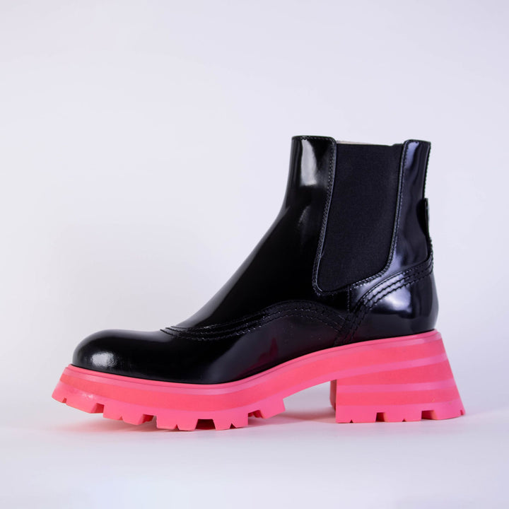 Alexander McQueen Black Leather Fluo Pink Sole Chelsea Boots